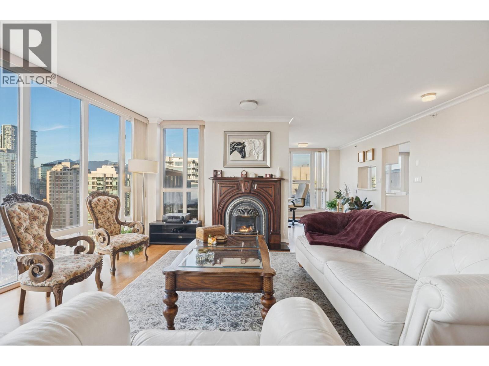 PH5 950 CAMBIE STREET