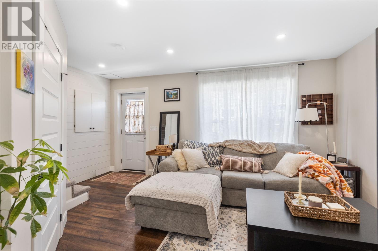 53 Flower Hill