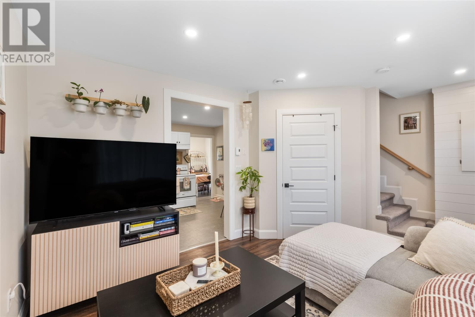 53 Flower Hill