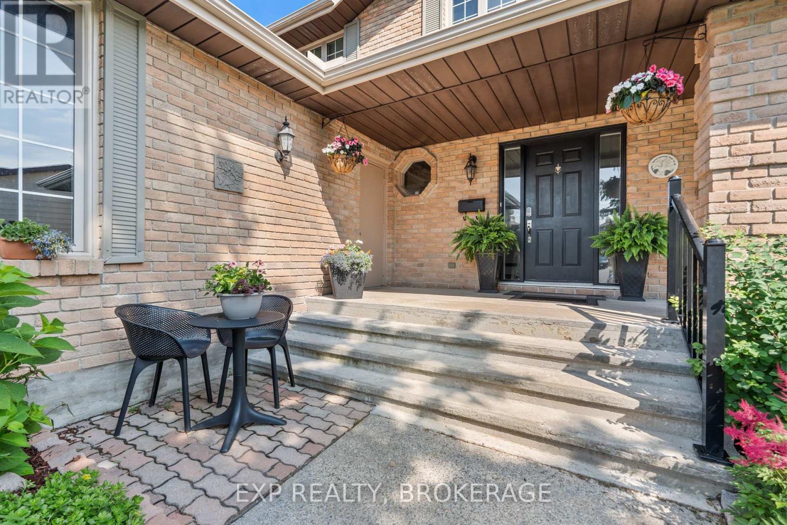 564 BRAESIDE CRESCENT
