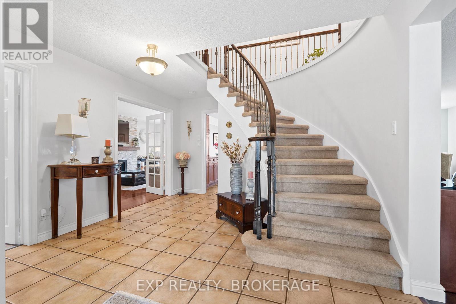 564 BRAESIDE CRESCENT