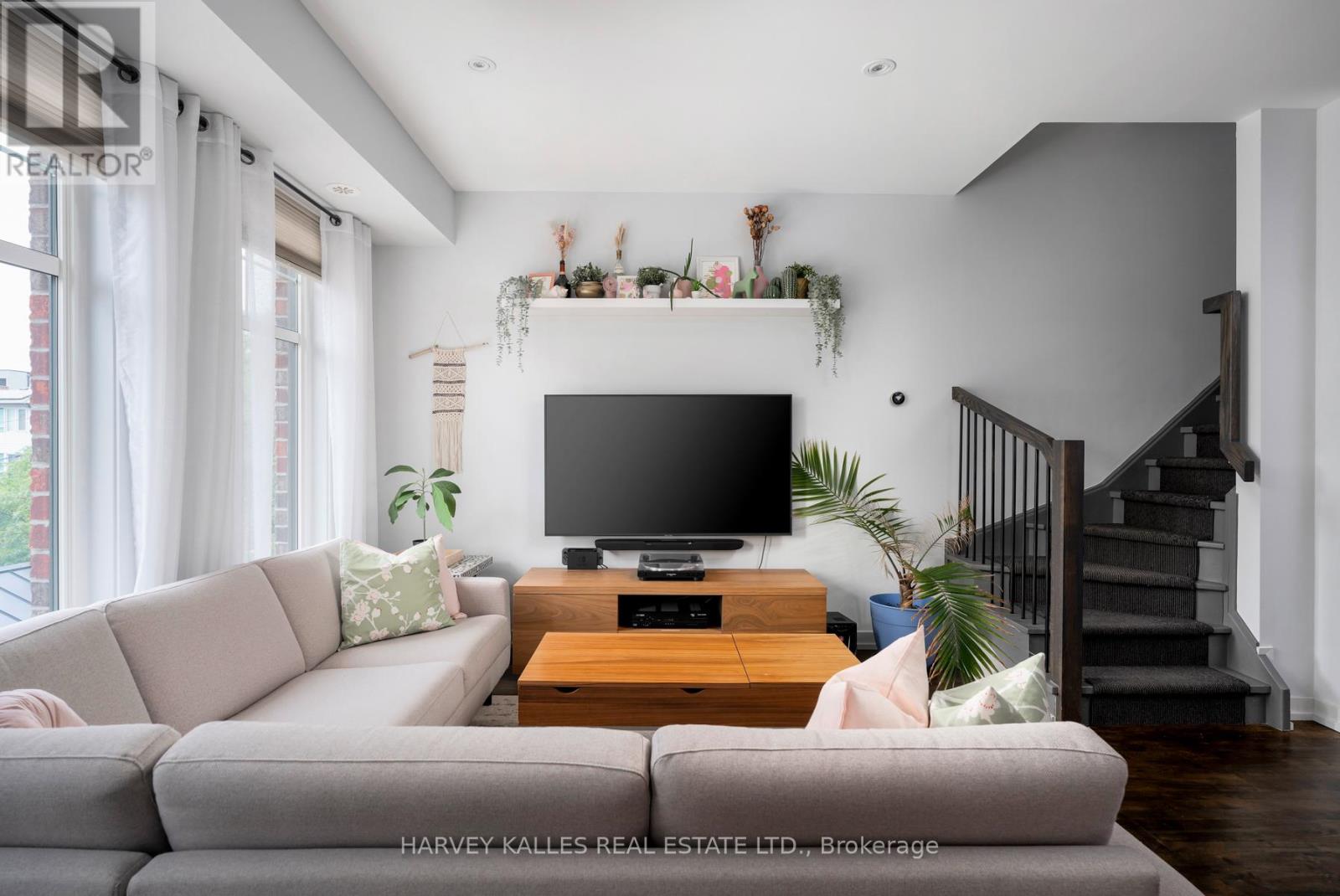 Photo 1 of 39 — 45 - 140 BROADVIEW AVENUE Unit 45, Toronto (South Riverdale), ON M4M0A8