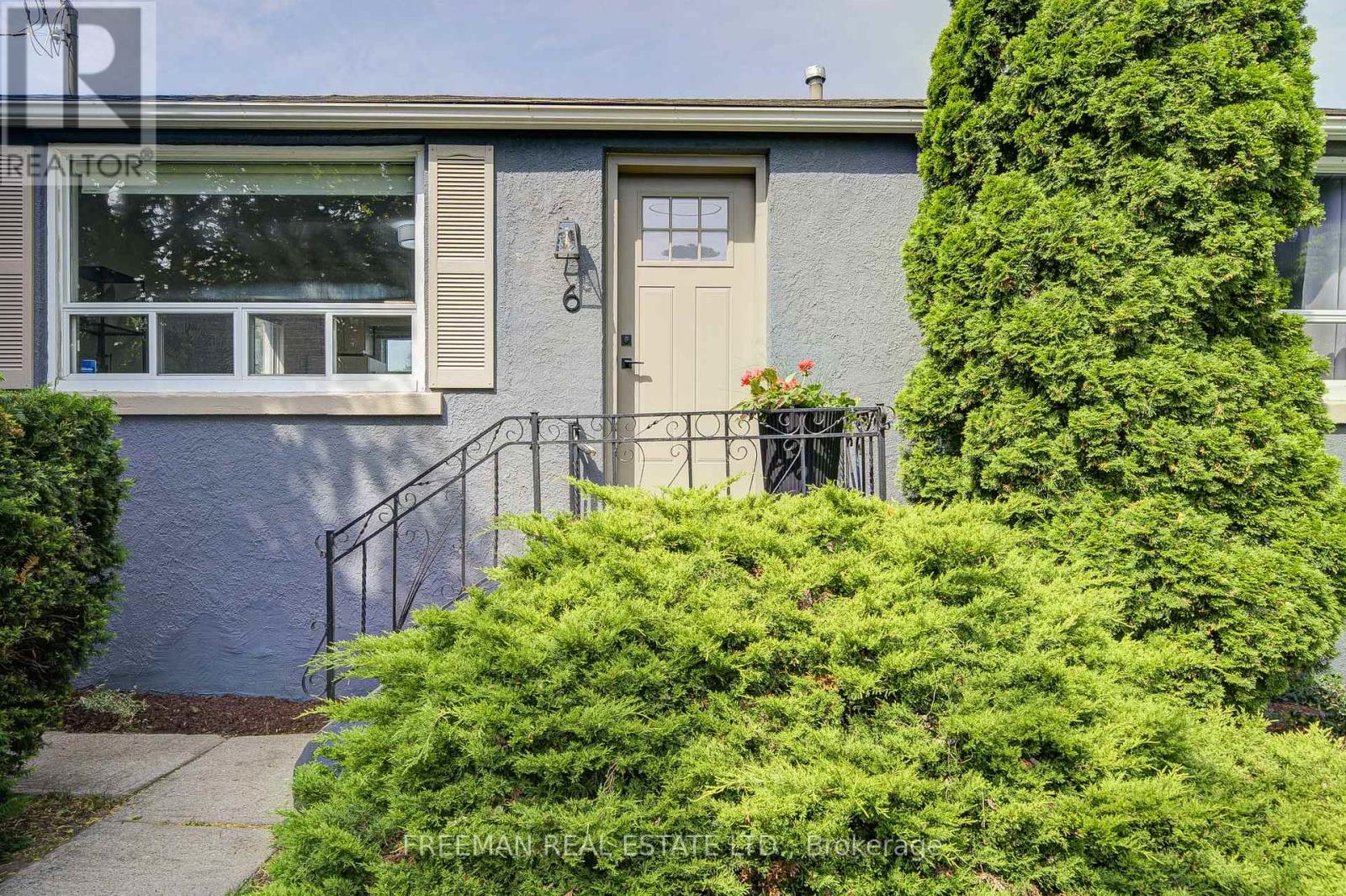 6 LLOYD GEORGE AVENUE