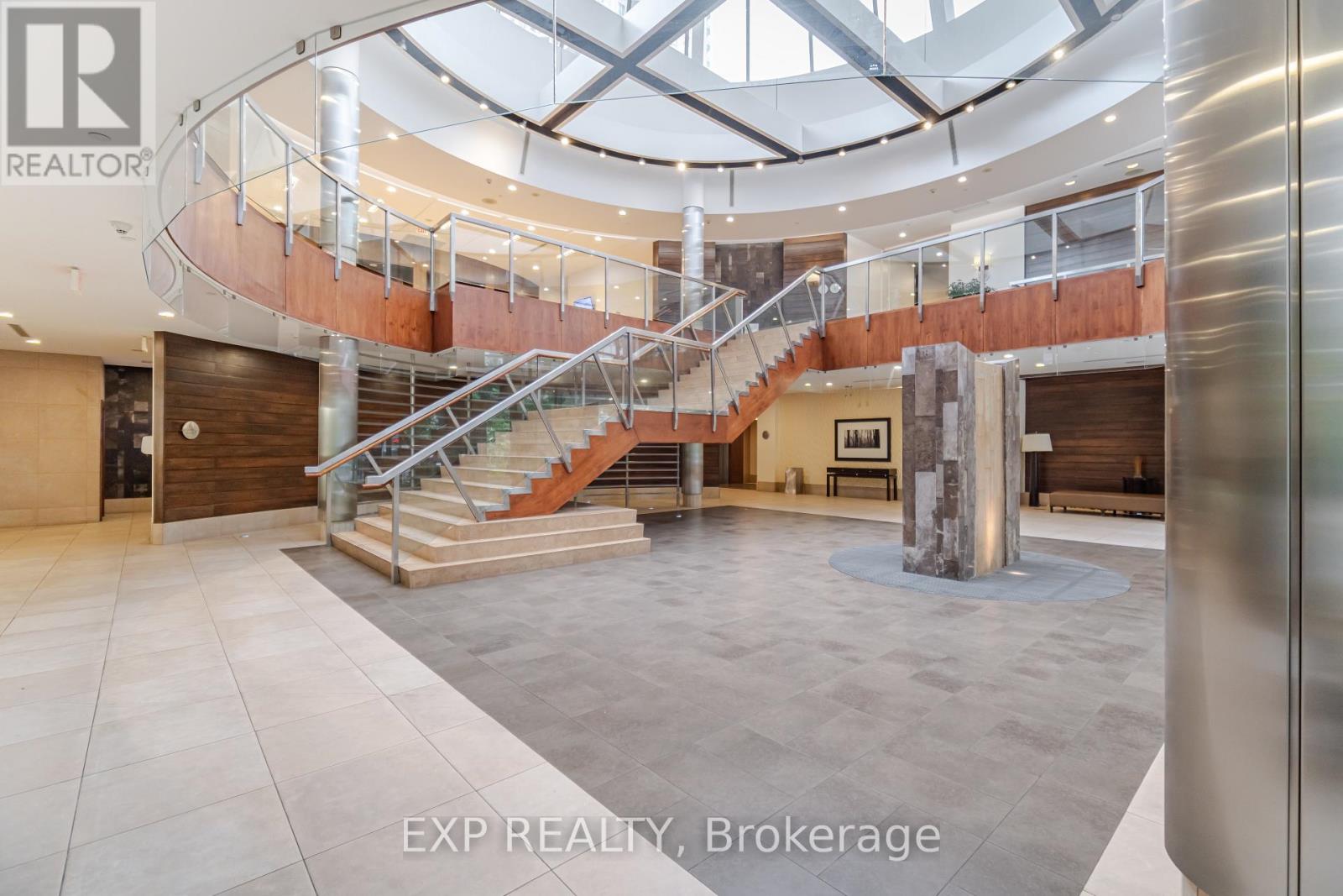 PH5 - 3880 DUKE OF YORK BOULEVARD