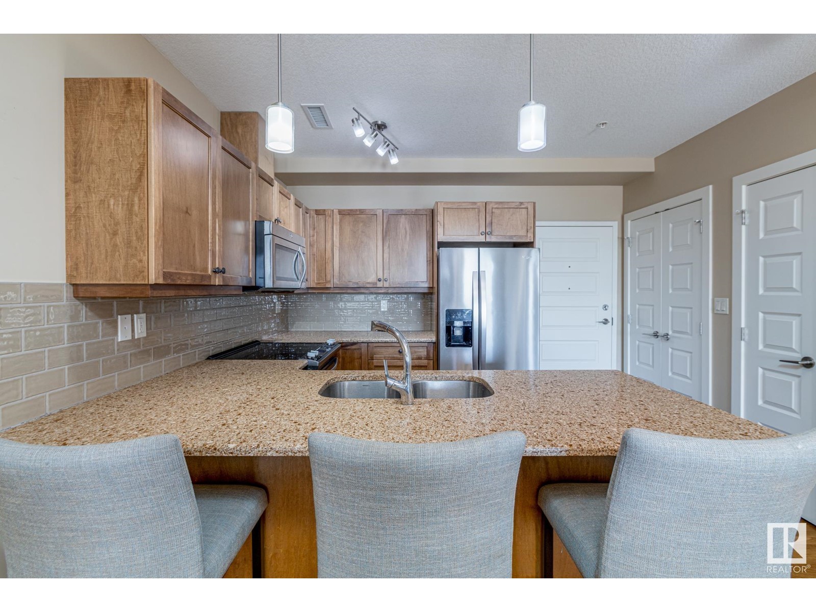 #909 2755 109 ST NW
