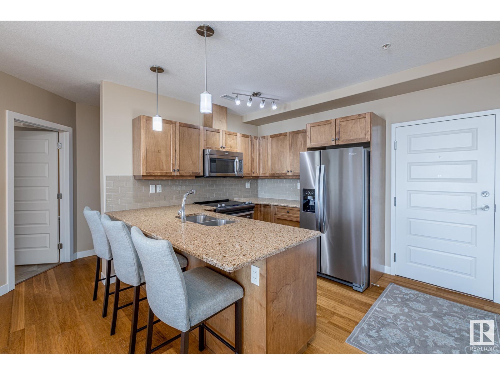 #909 2755 109 ST NW