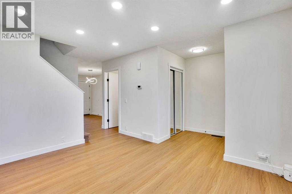 112 Martinglen Close W