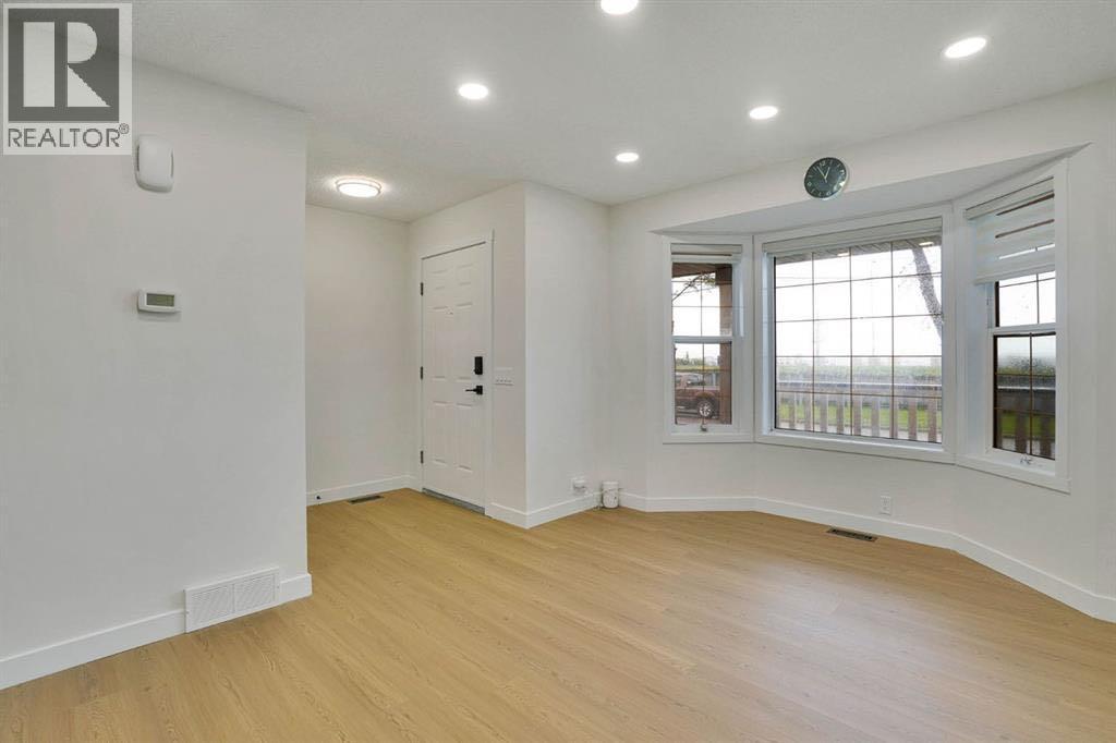 112 Martinglen Close W