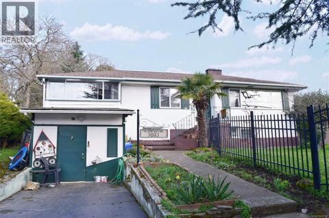 3803 Merriman Dr Saanich BC V8P2S9