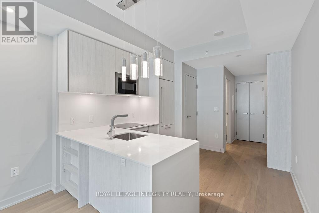 802 - 101 QUEEN STREET