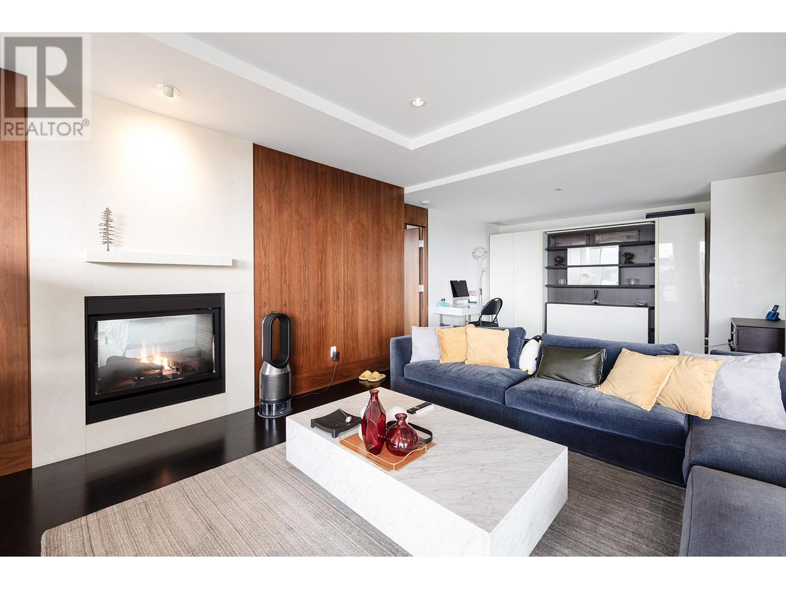 306 1560 HOMER MEWS