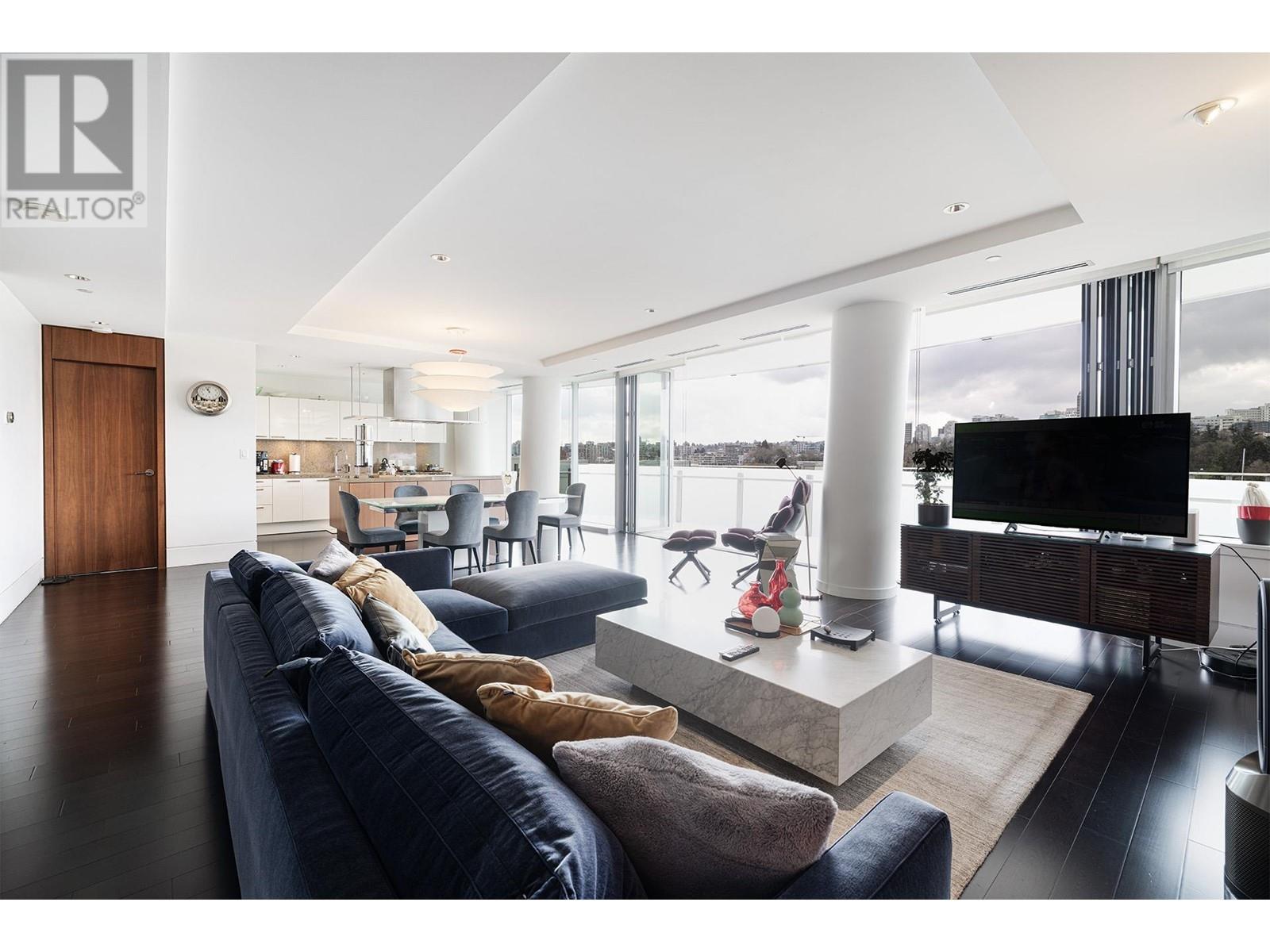 306 1560 HOMER MEWS