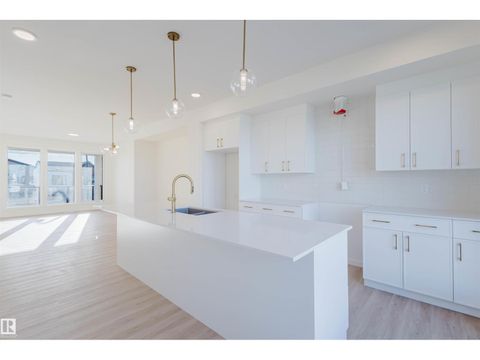 463 33 ST SW Edmonton AB T6X3C9
