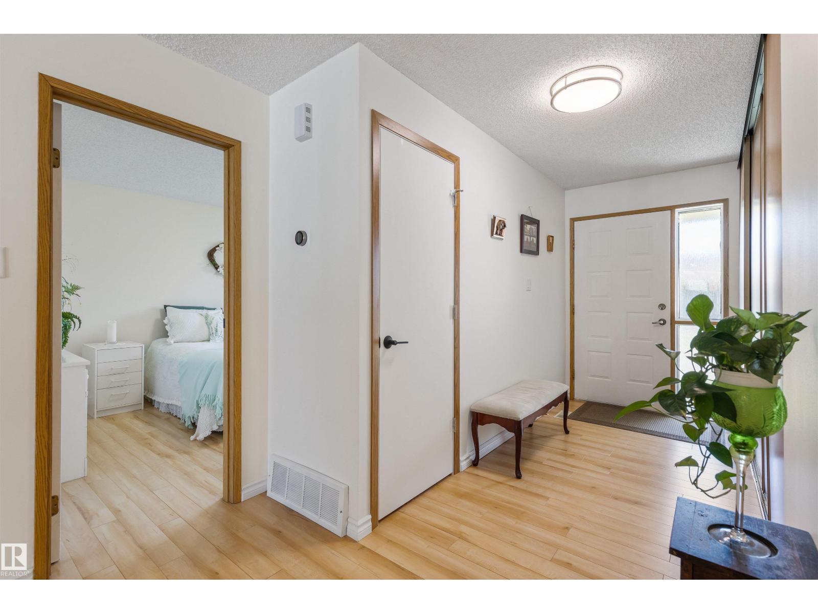 10642 153 AV NW