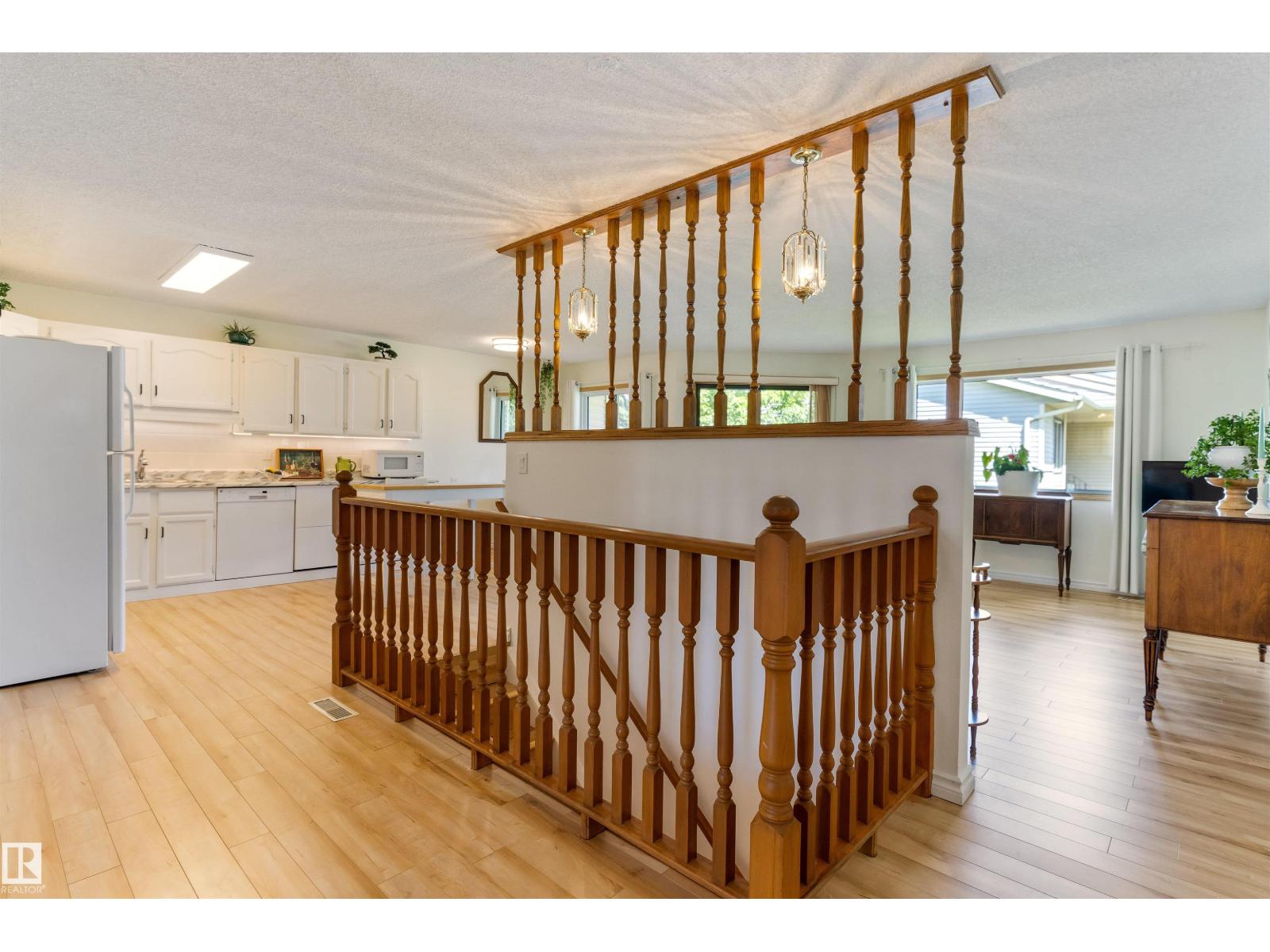 10642 153 AV NW