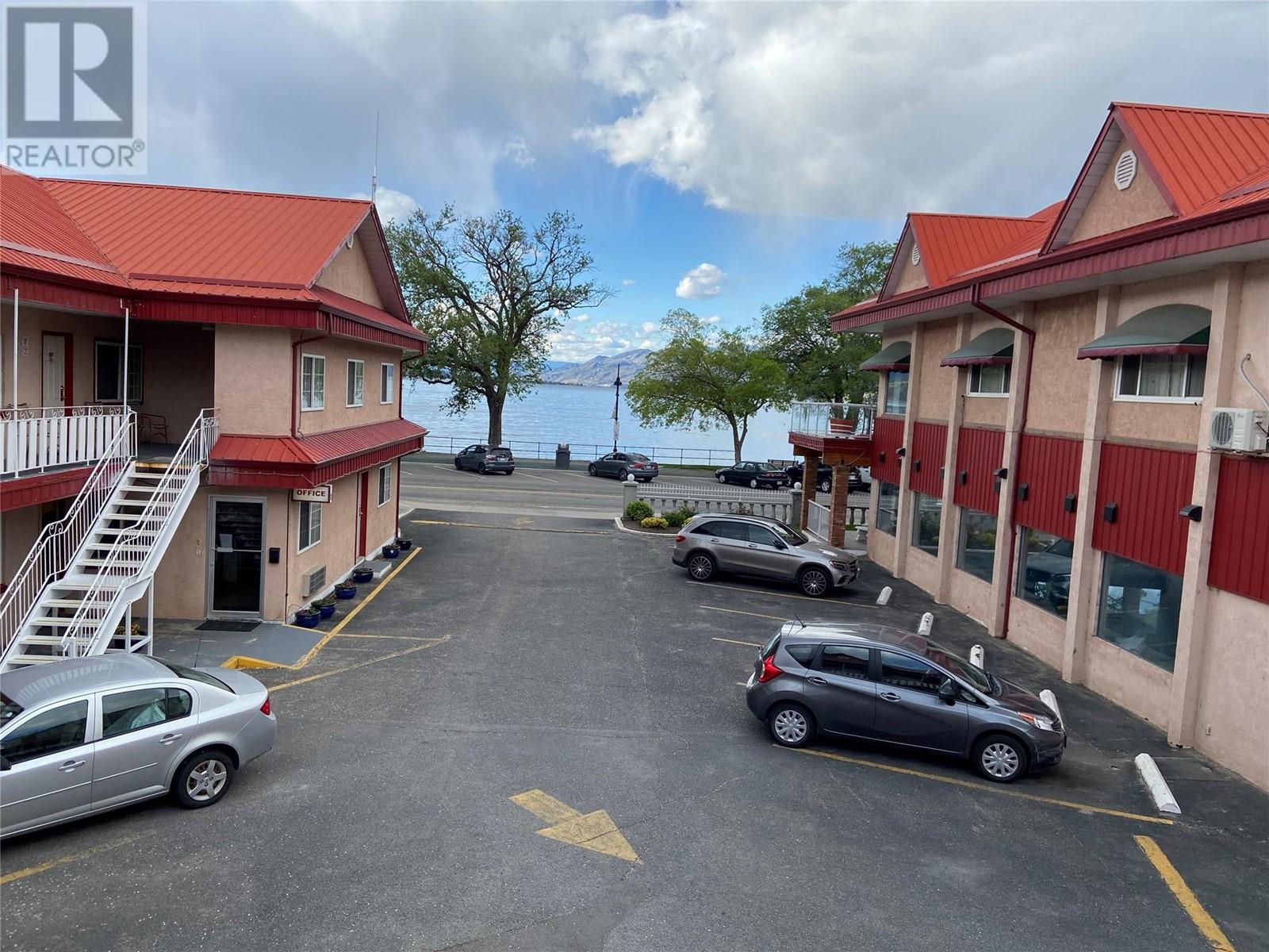 274 Lakeshore Drive W