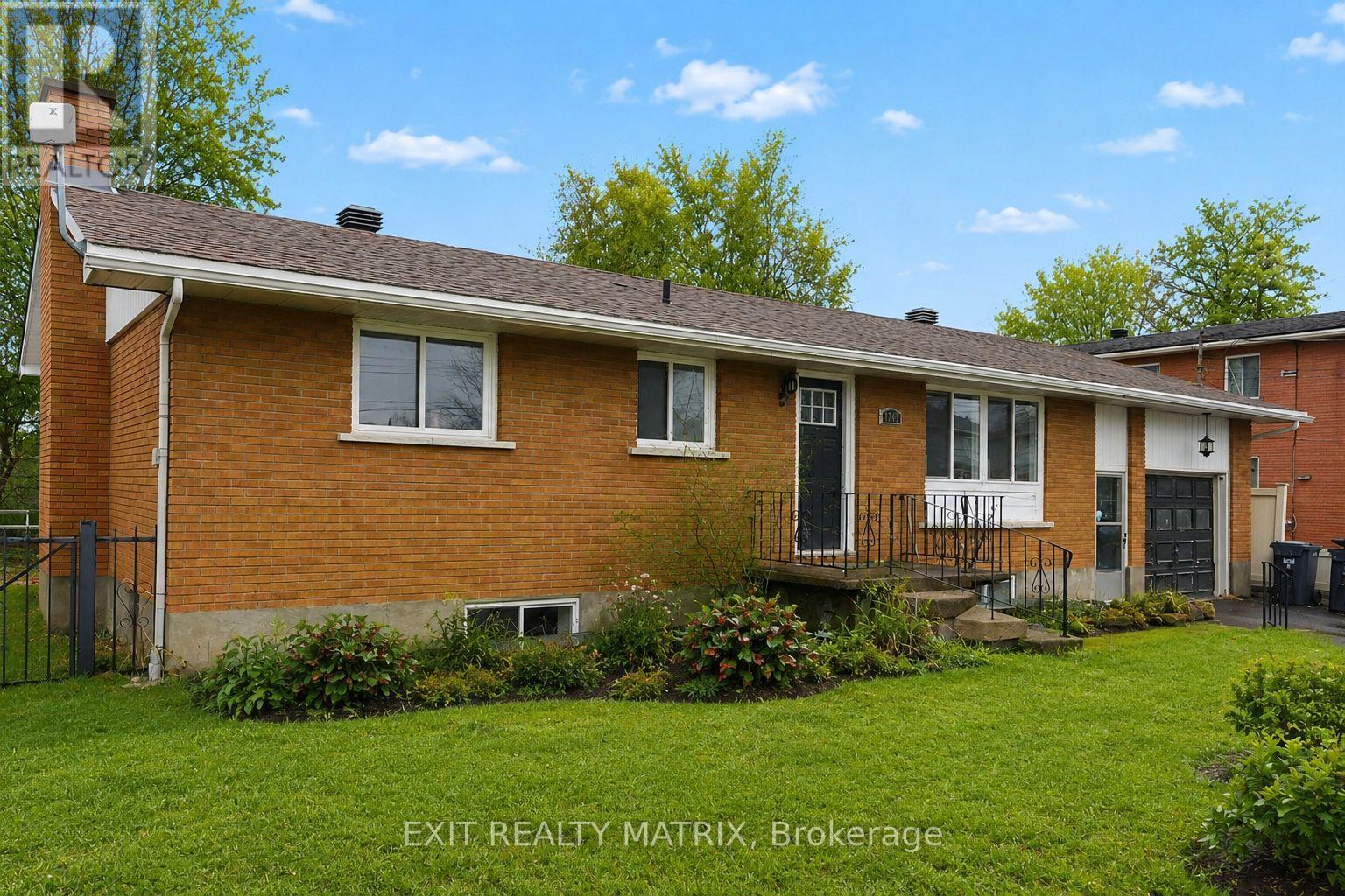 1740 SAINT-LAURENT STREET - Photo 3