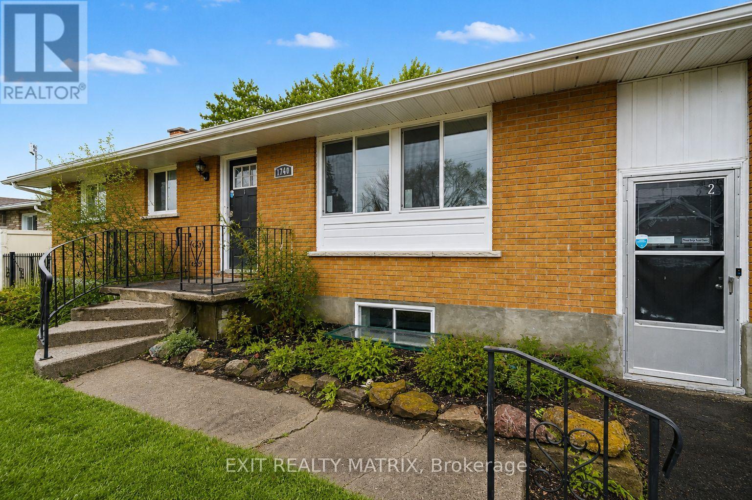1740 SAINT-LAURENT STREET - Photo 2
