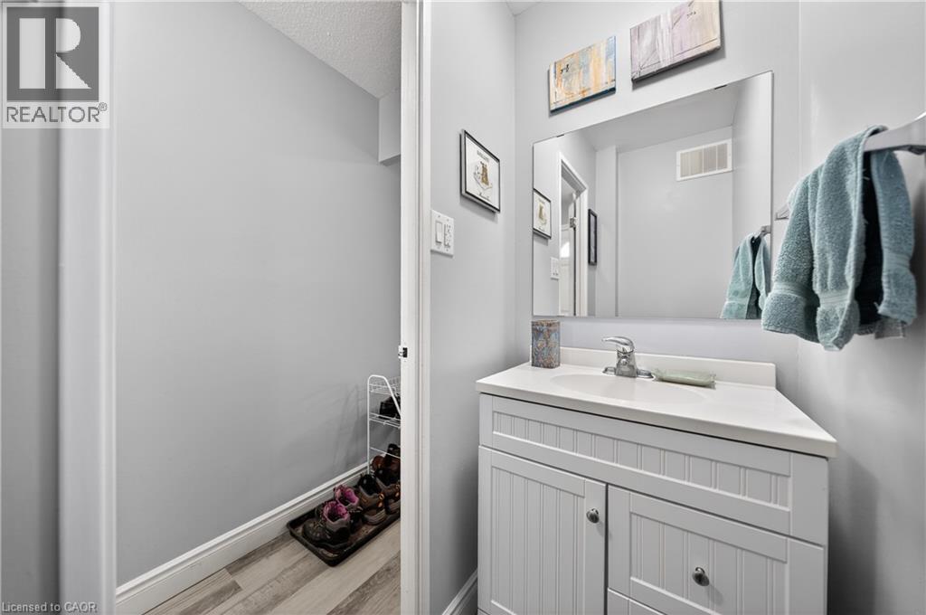 144 JANSEN Avenue Unit# 10