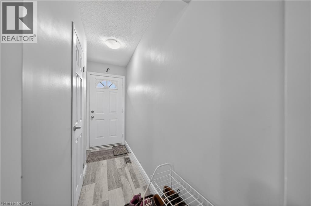 144 JANSEN Avenue Unit# 10