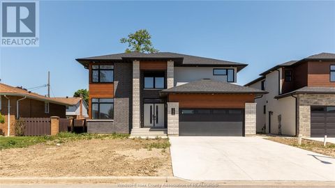 2420 ROXBOROUGH Windsor ON N9E2Z8