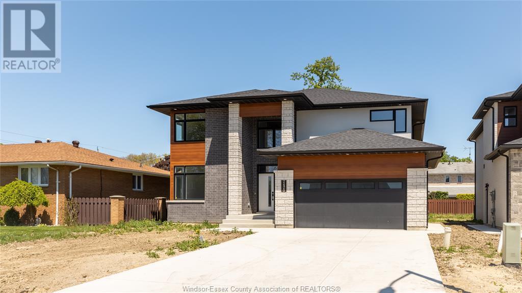 2420 ROXBOROUGH