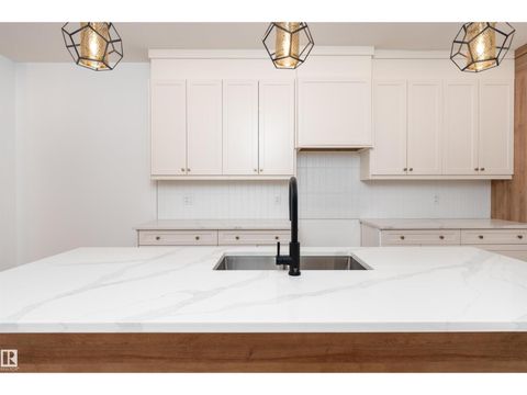 3111 MAGPIE WY NW Edmonton AB T5S0V3