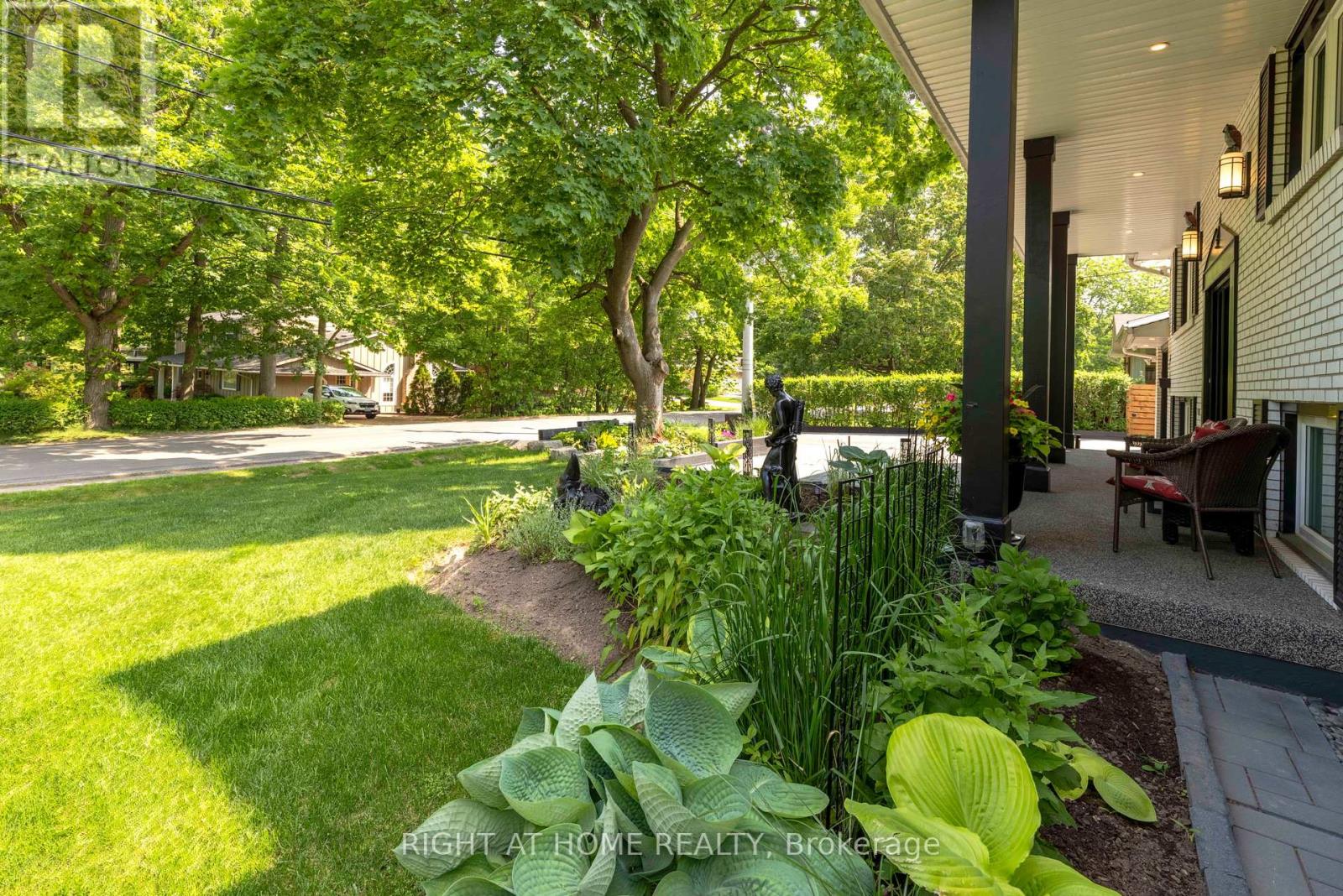 212 LOCKHART DRIVE
