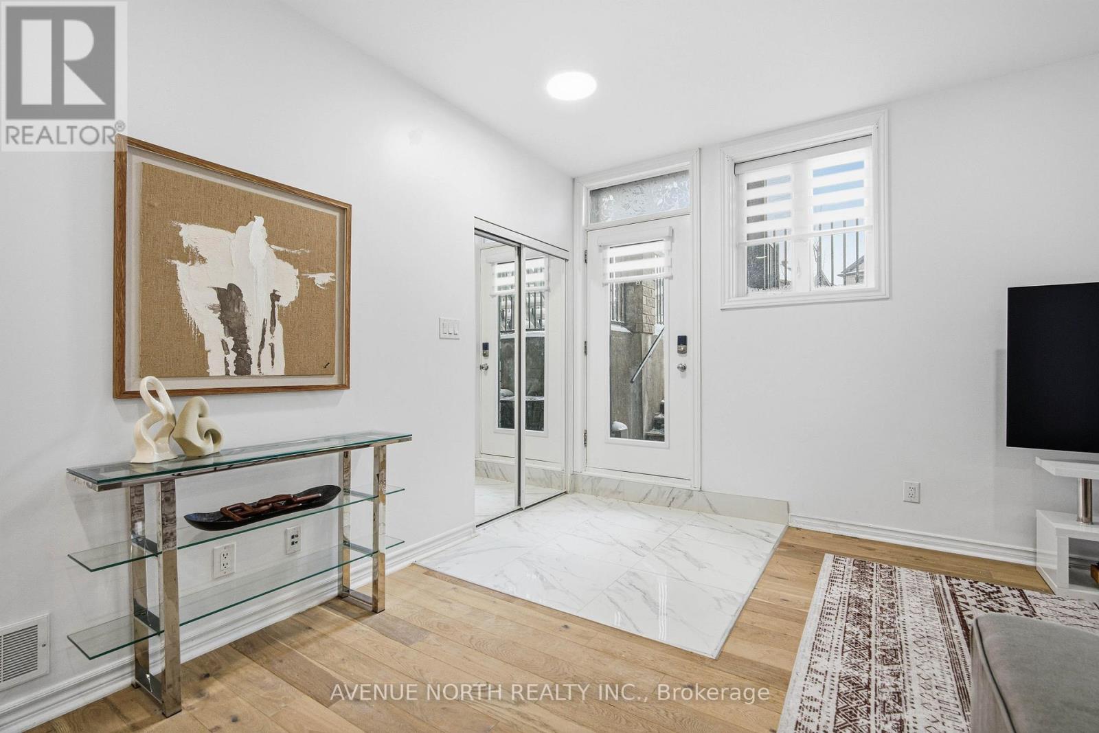 UNIT J - 725 DEARBORN PRIVATE