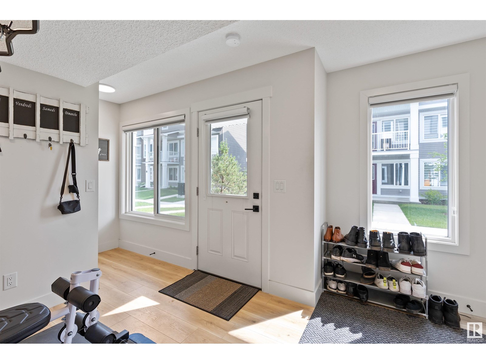 #5 4137 76 ST NW