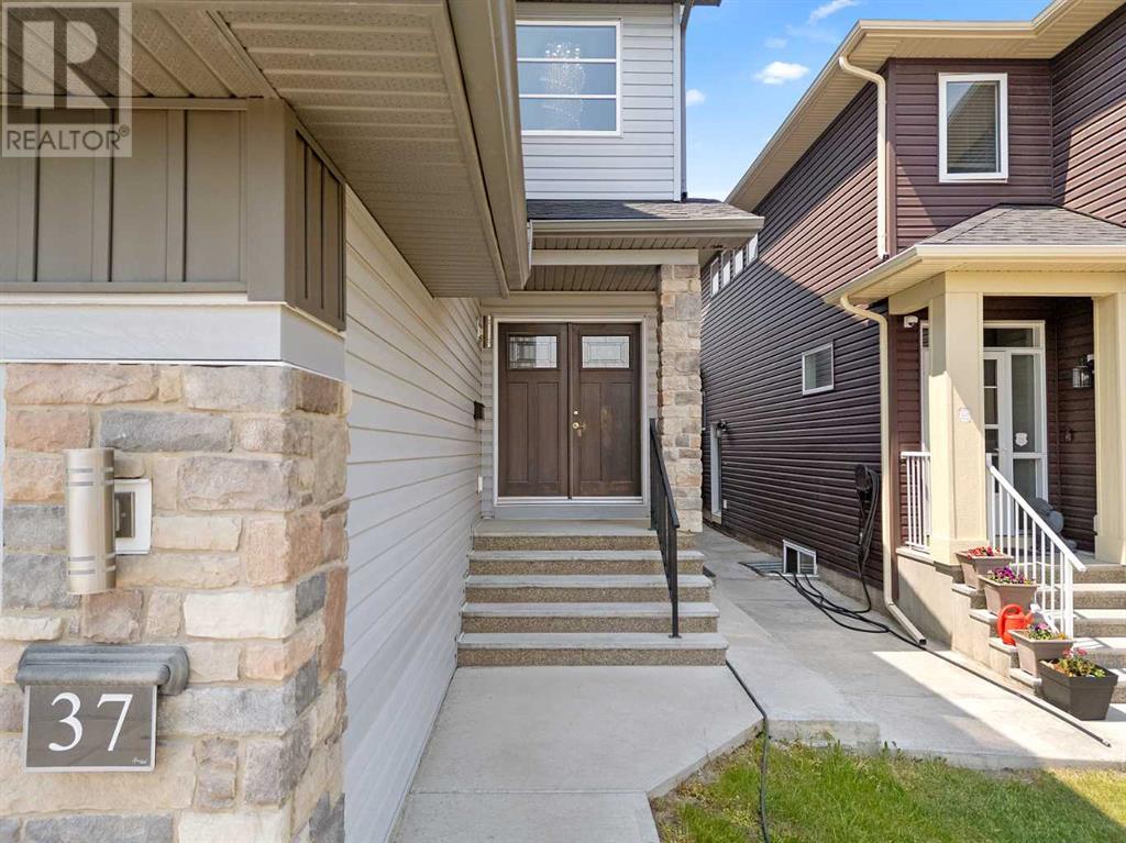 37 Savanna Green NE