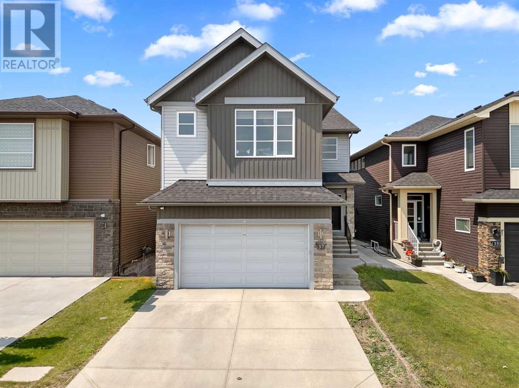 37 Savanna Green NE