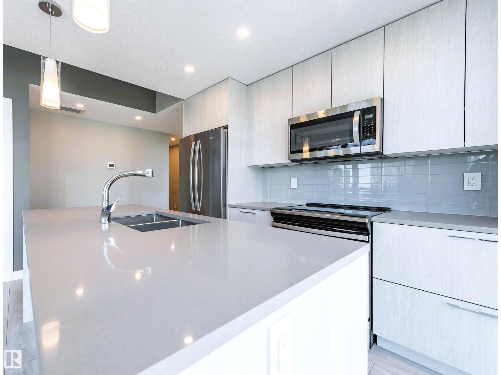 #1703 10180 103 ST NW