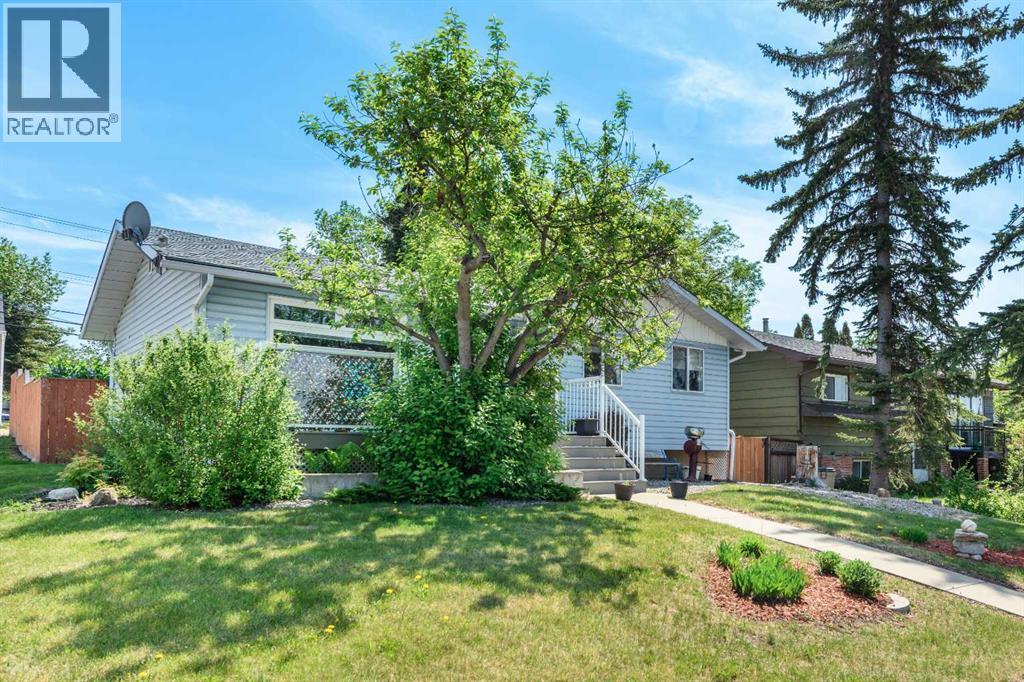 208 Van Horne Crescent NE