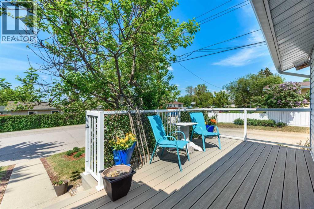 208 Van Horne Crescent NE