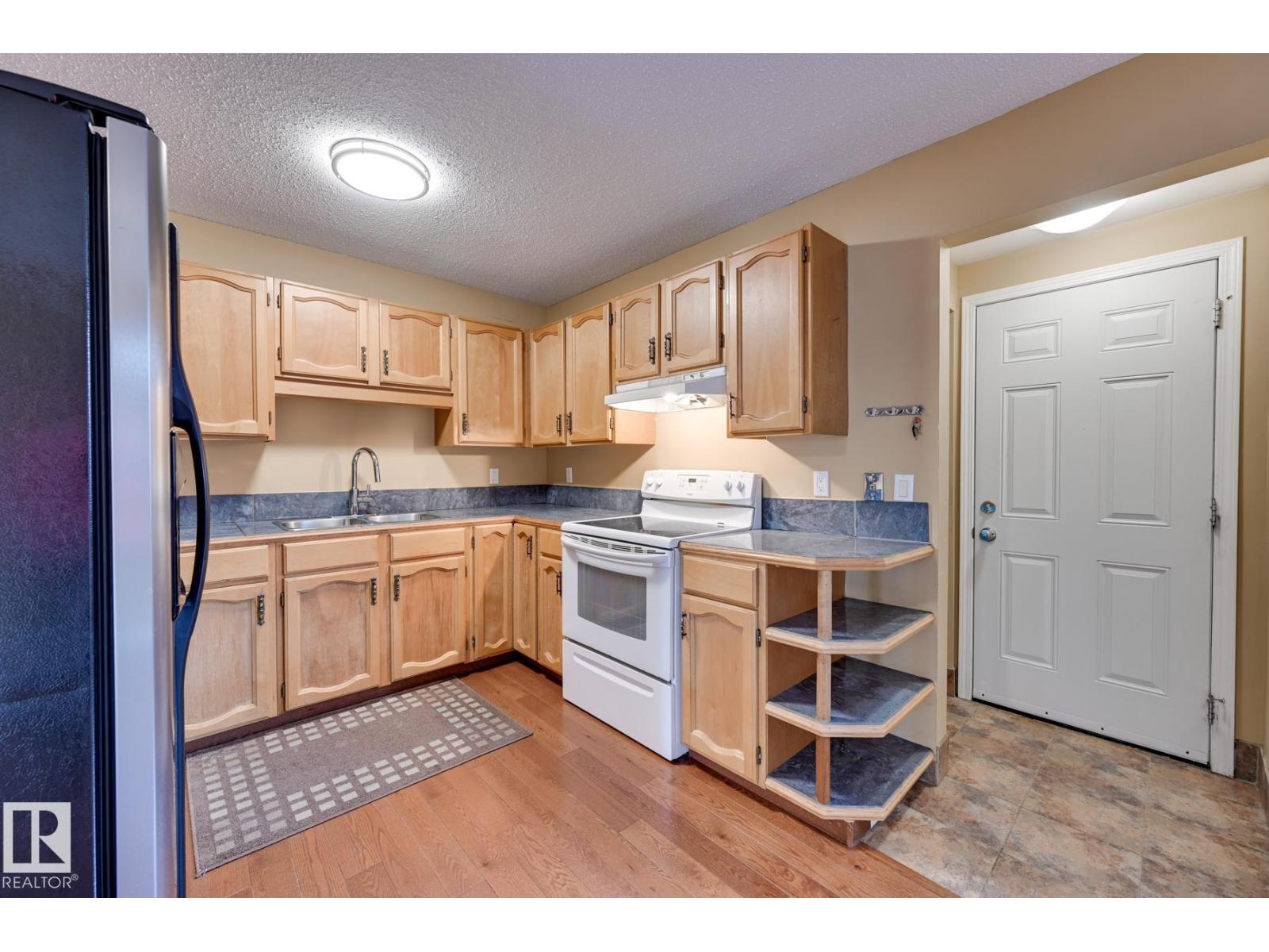 10634 158 AV NW