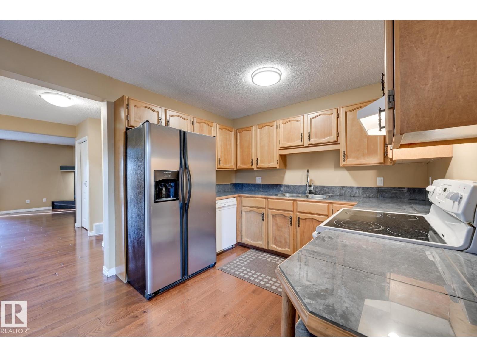10634 158 AV NW