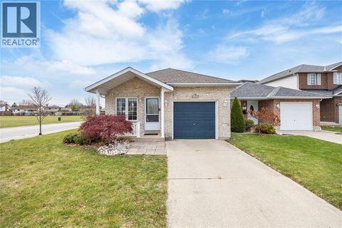 1557 AFTON COURT Sarnia ON N7S5Y3