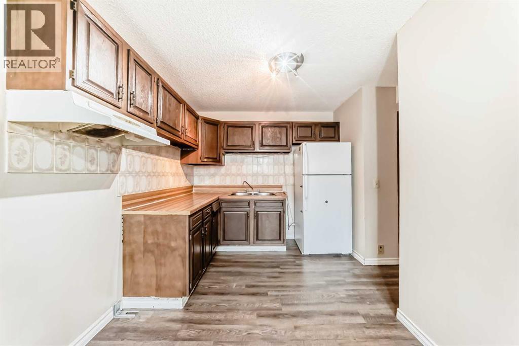 60S, 203 Lynnview Road SE