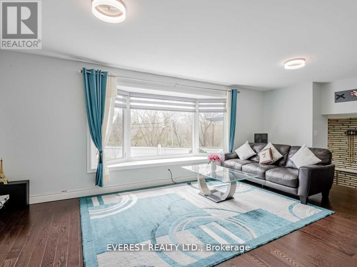 1549 SIMCOE STREET N