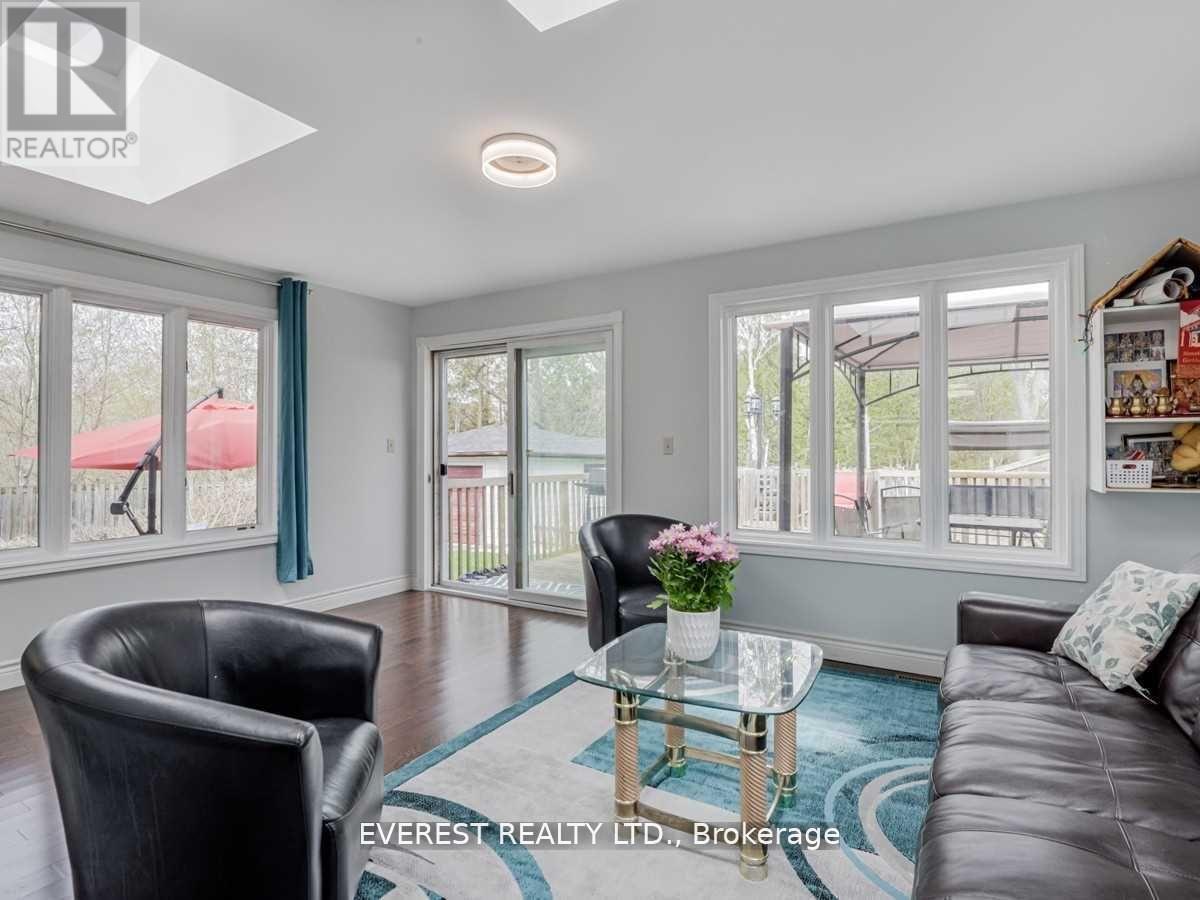 1549 SIMCOE STREET N