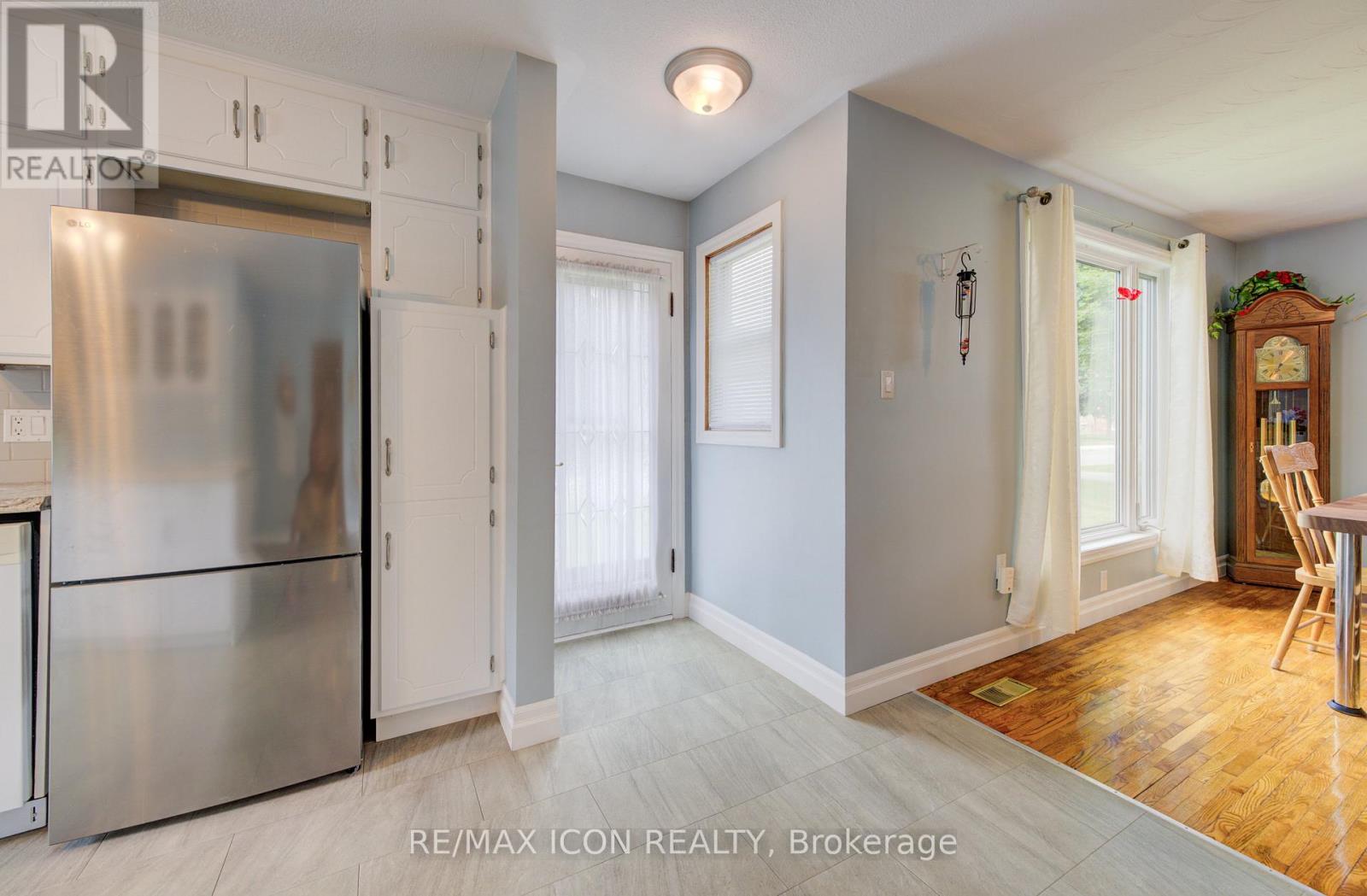 254 WELLINGTON STREET W