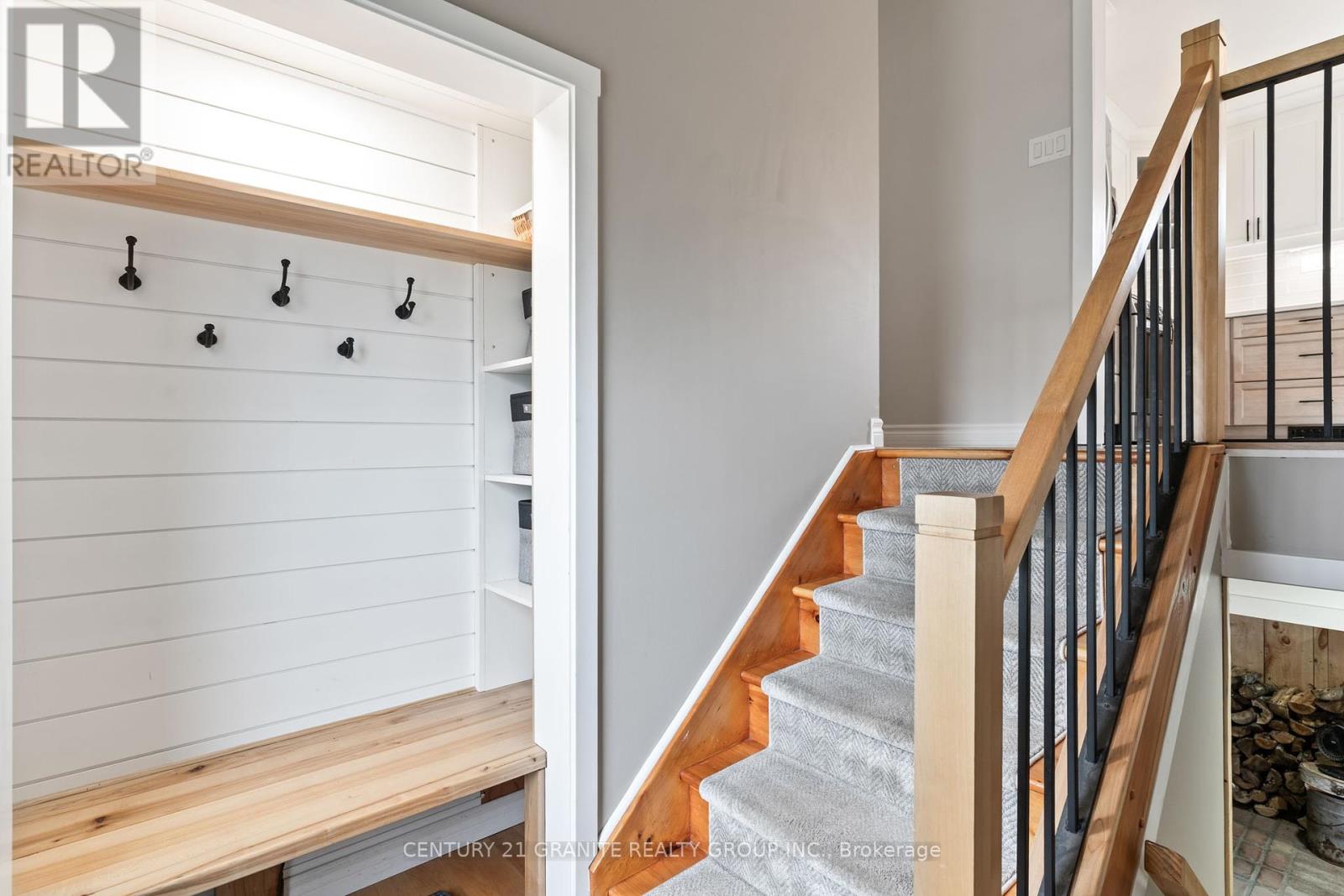 4 AIRVIEW DRIVE
