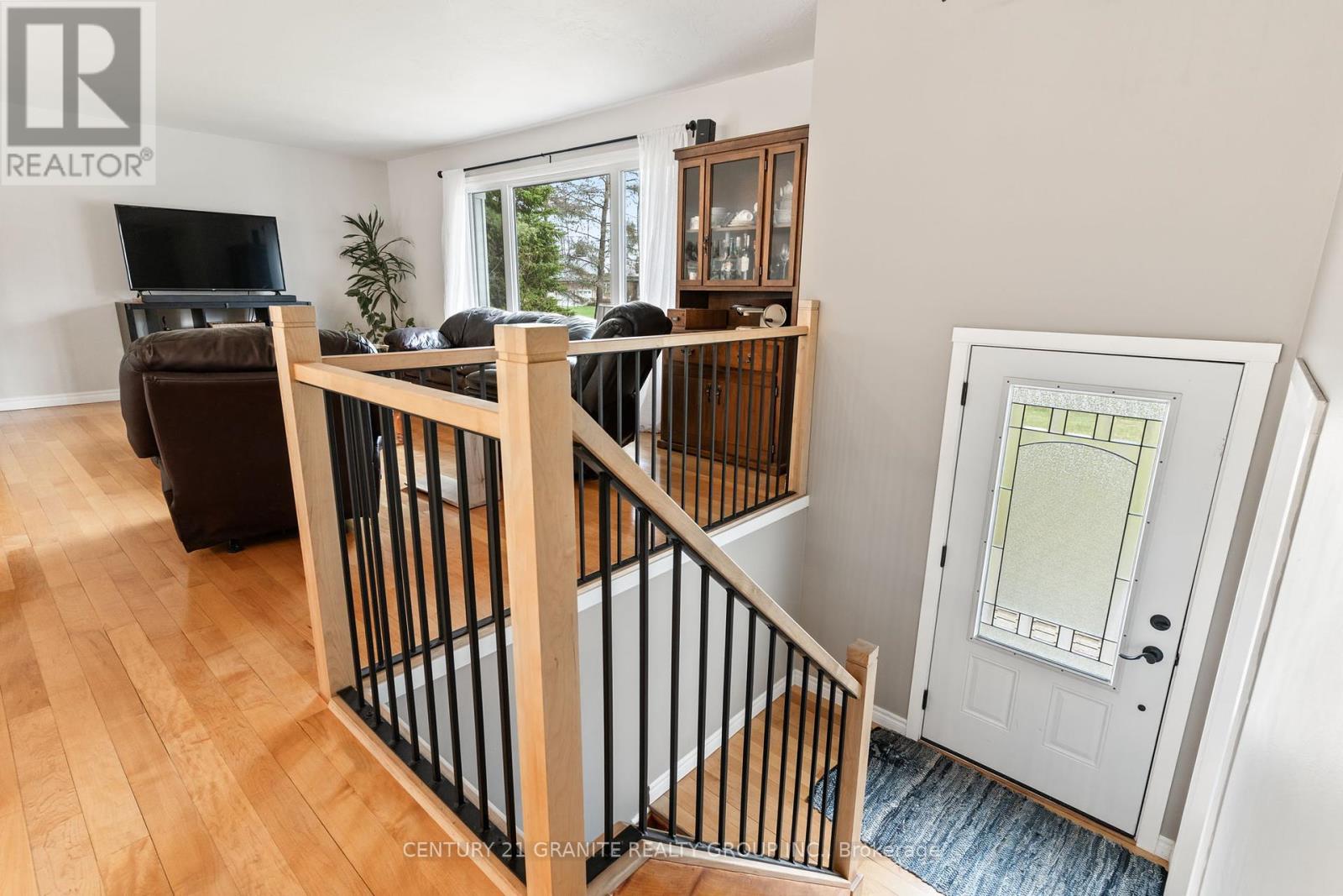 4 AIRVIEW DRIVE