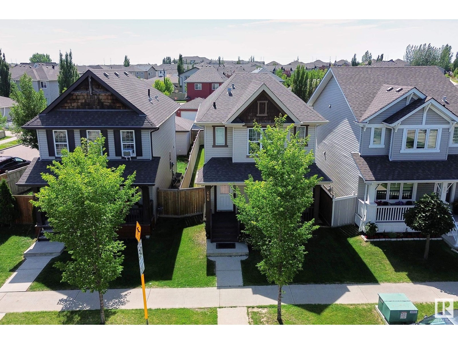 606 TAMARACK RD NW