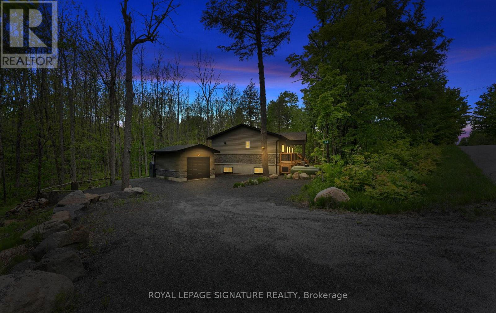 44 SUNNYSHORE PARK DRIVE