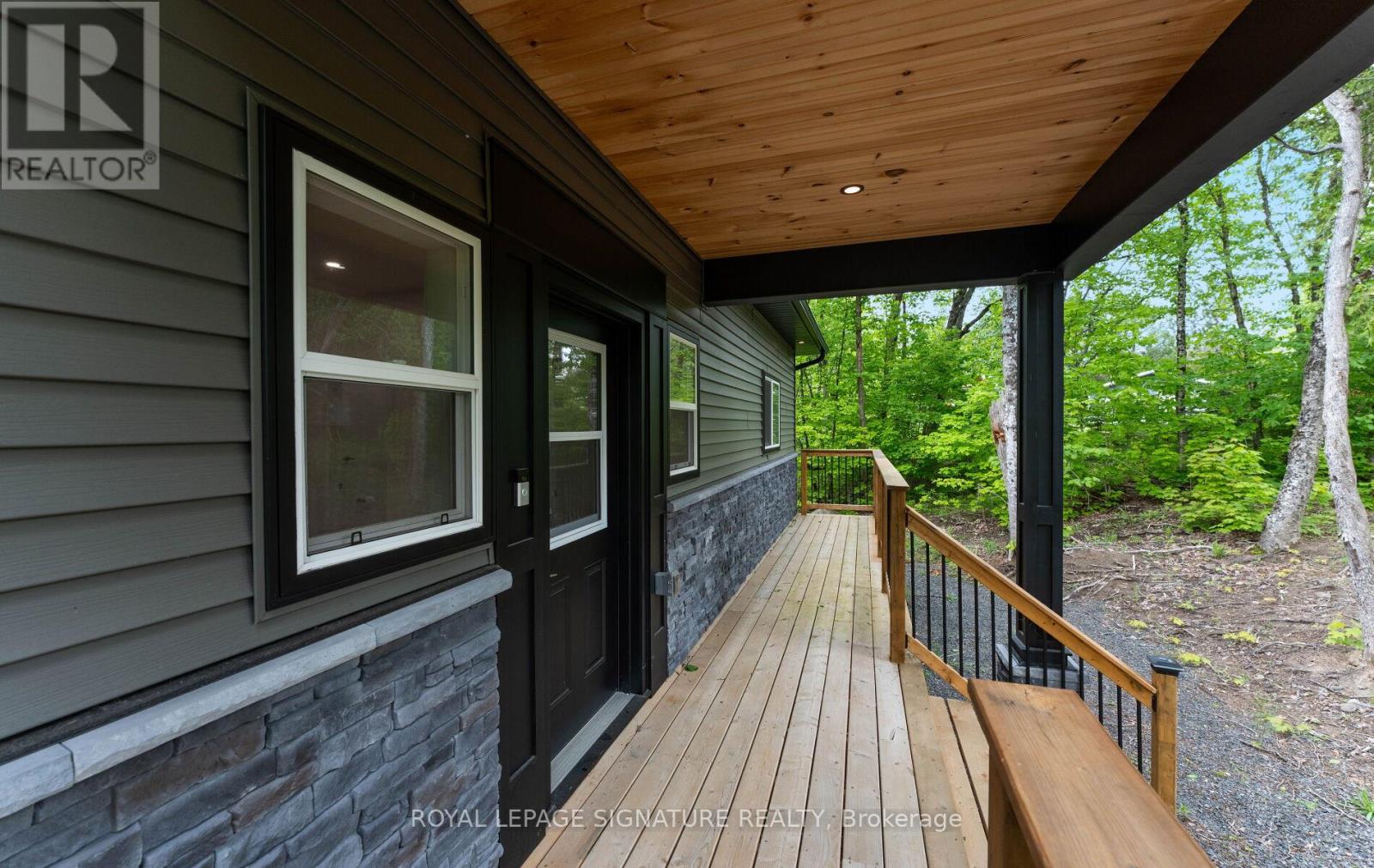 44 SUNNYSHORE PARK DRIVE