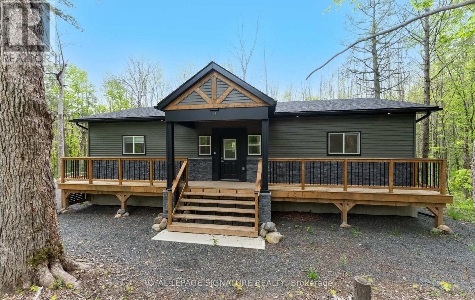 44 SUNNYSHORE PARK DRIVE