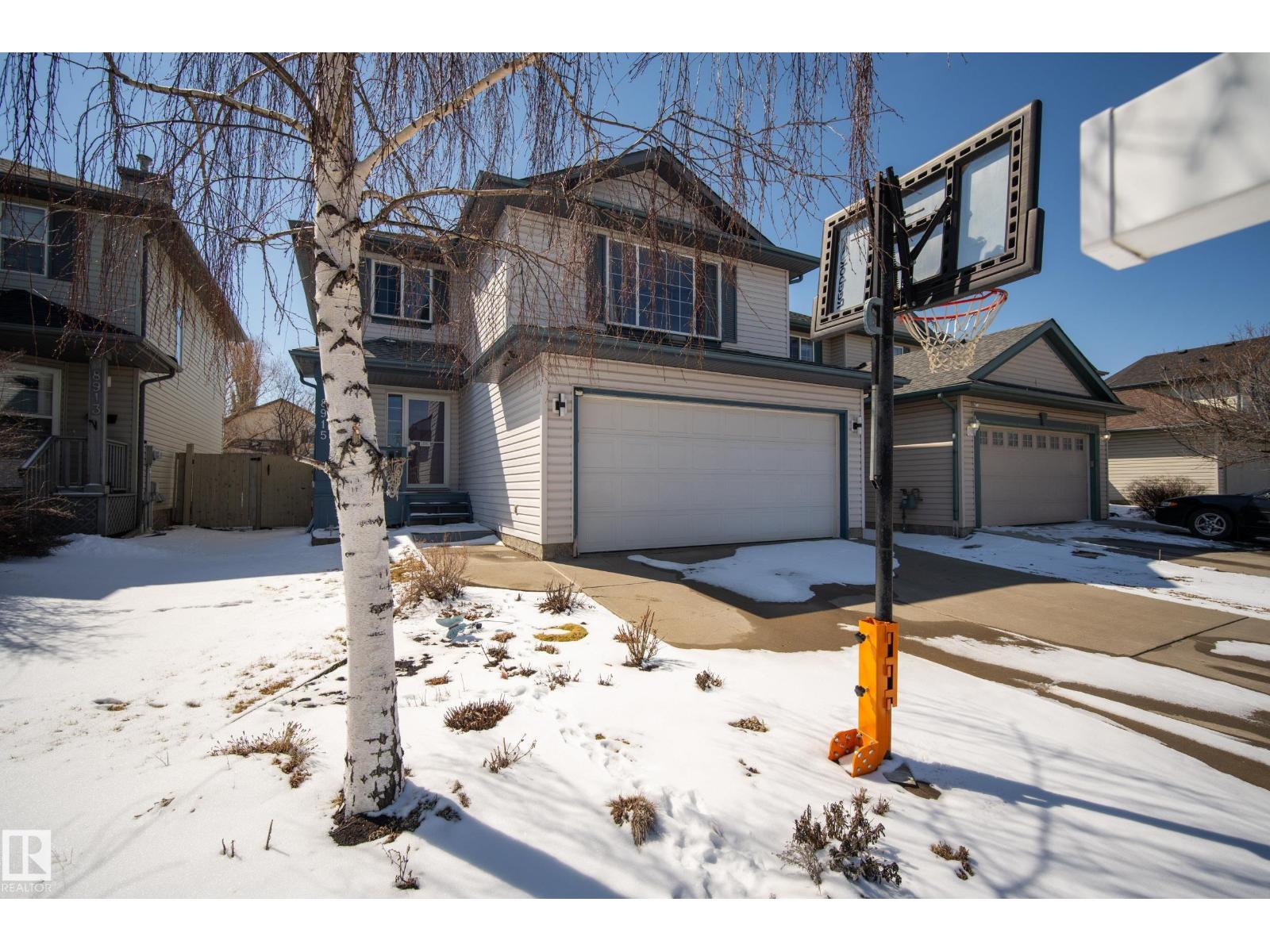 8915 7 AV SW