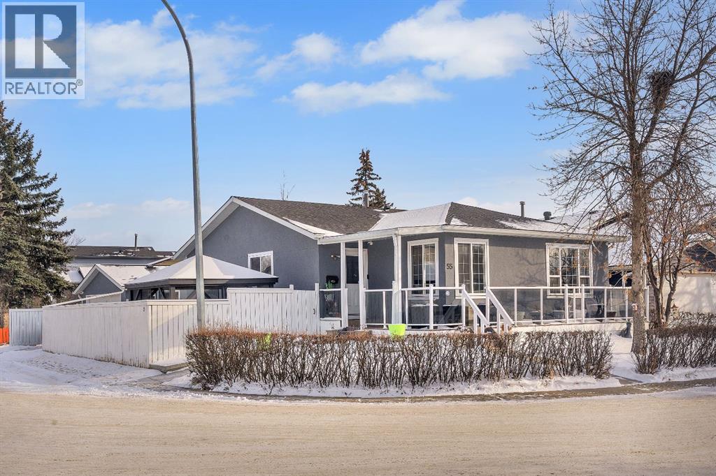 55 Castleglen Way NE